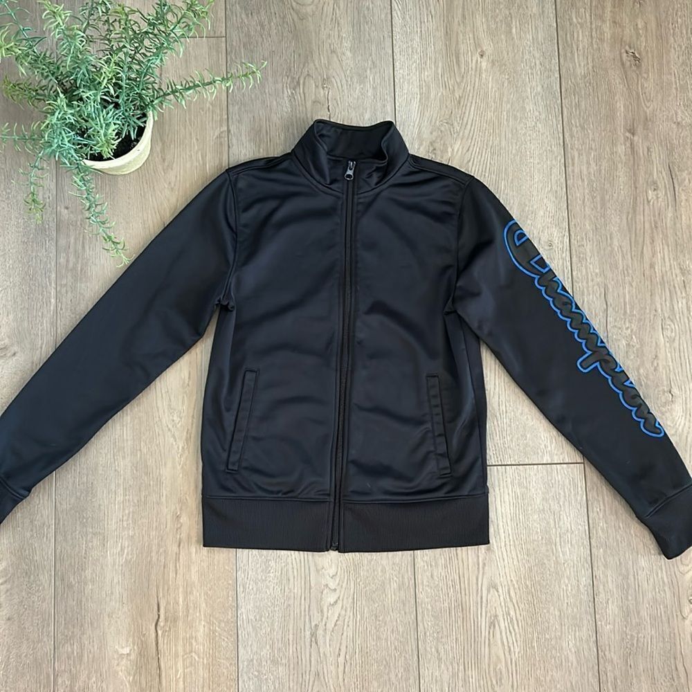 BOYS CHAMPION JACKET LIKE NEW SIZE MEDIUM 8